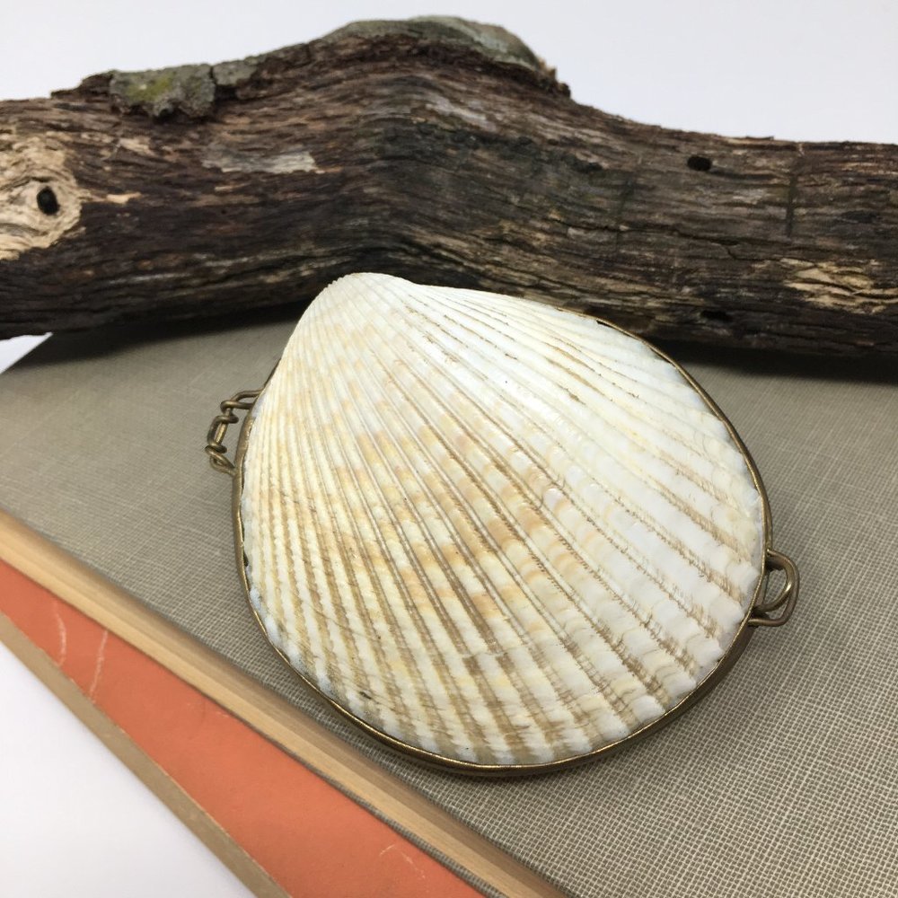 Vintage Cream Brass Hinged Clamshell Coin Purse Pill Trinket Box